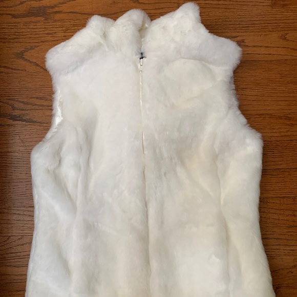 Express - Women’s Faux Fur Hooded Vest - Picture 3 of 5